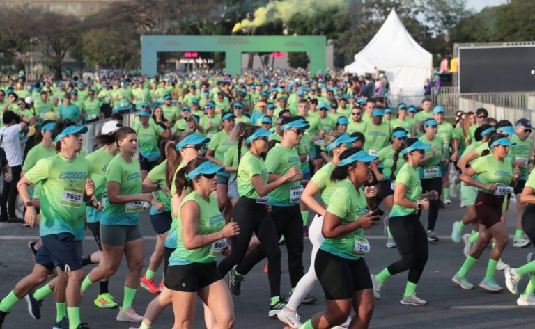Corrida da Câmara celebra 200 anos da Casa e atrai 6 mil na Esplanada