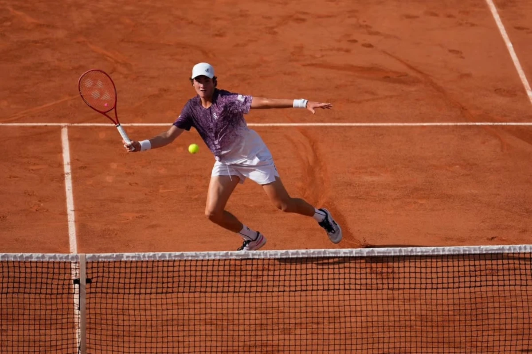 João Fonseca se torna 1º brasileiro a vencer Djokovic em Roland Garros