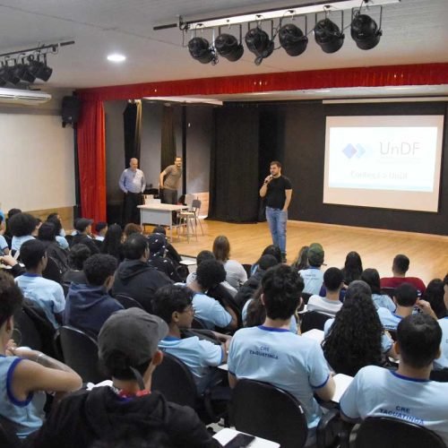Projeto da UnDF leva informações sobre ensino superior a alunos da rede pública no DF