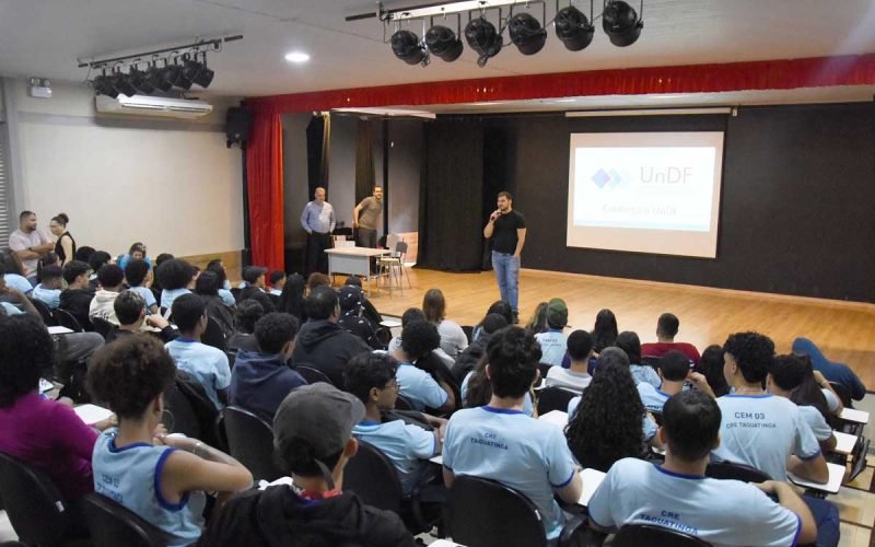 Projeto da UnDF leva informações sobre ensino superior a alunos da rede pública no DF