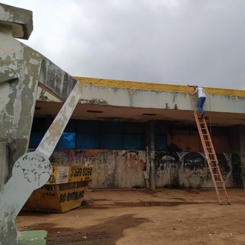 Governador anuncia reforma do Cine Itapuã, no Gama, após anos de abandono