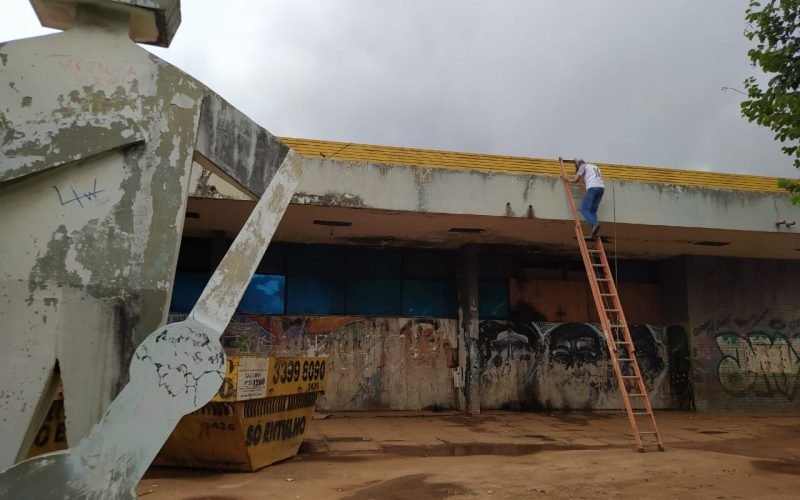 Governador anuncia reforma do Cine Itapuã, no Gama, após anos de abandono