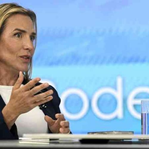 A governadora Celina Leão em entrevista nesta quarta-feira (29/04), detalhando os novos controles orçamentários do Distrito Federal.