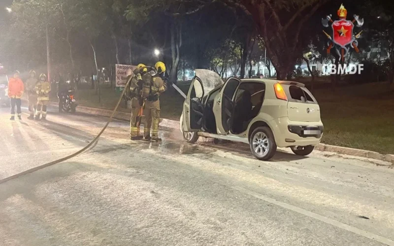 Incêndio Misterioso Consome Veículo no Eixão Sul Durante a Noite