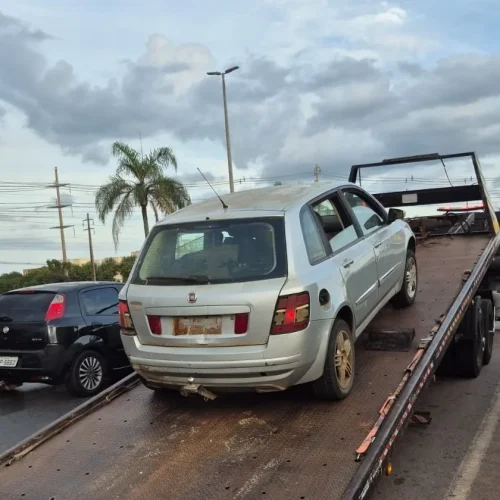 Abandono e Perigo: Carro Com 10 Anos de Débitos é Recolhido no DF