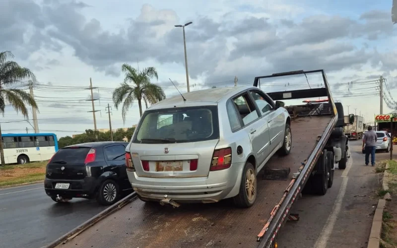 Abandono e Perigo: Carro Com 10 Anos de Débitos é Recolhido no DF