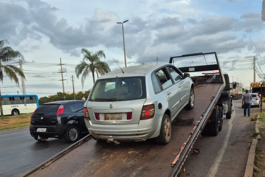 Abandono e Perigo: Carro Com 10 Anos de Débitos é Recolhido no DF