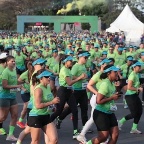 Corrida da Câmara celebra 200 anos da Casa e atrai 6 mil na Esplanada