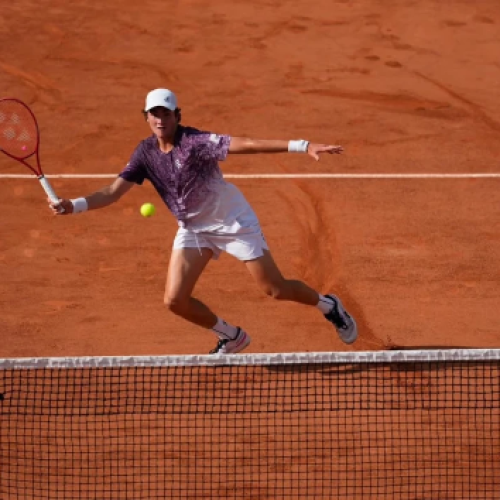 João Fonseca se torna 1º brasileiro a vencer Djokovic em Roland Garros